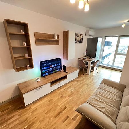 Airport Flyhub Chic Apartment Ясси Екстер'єр фото