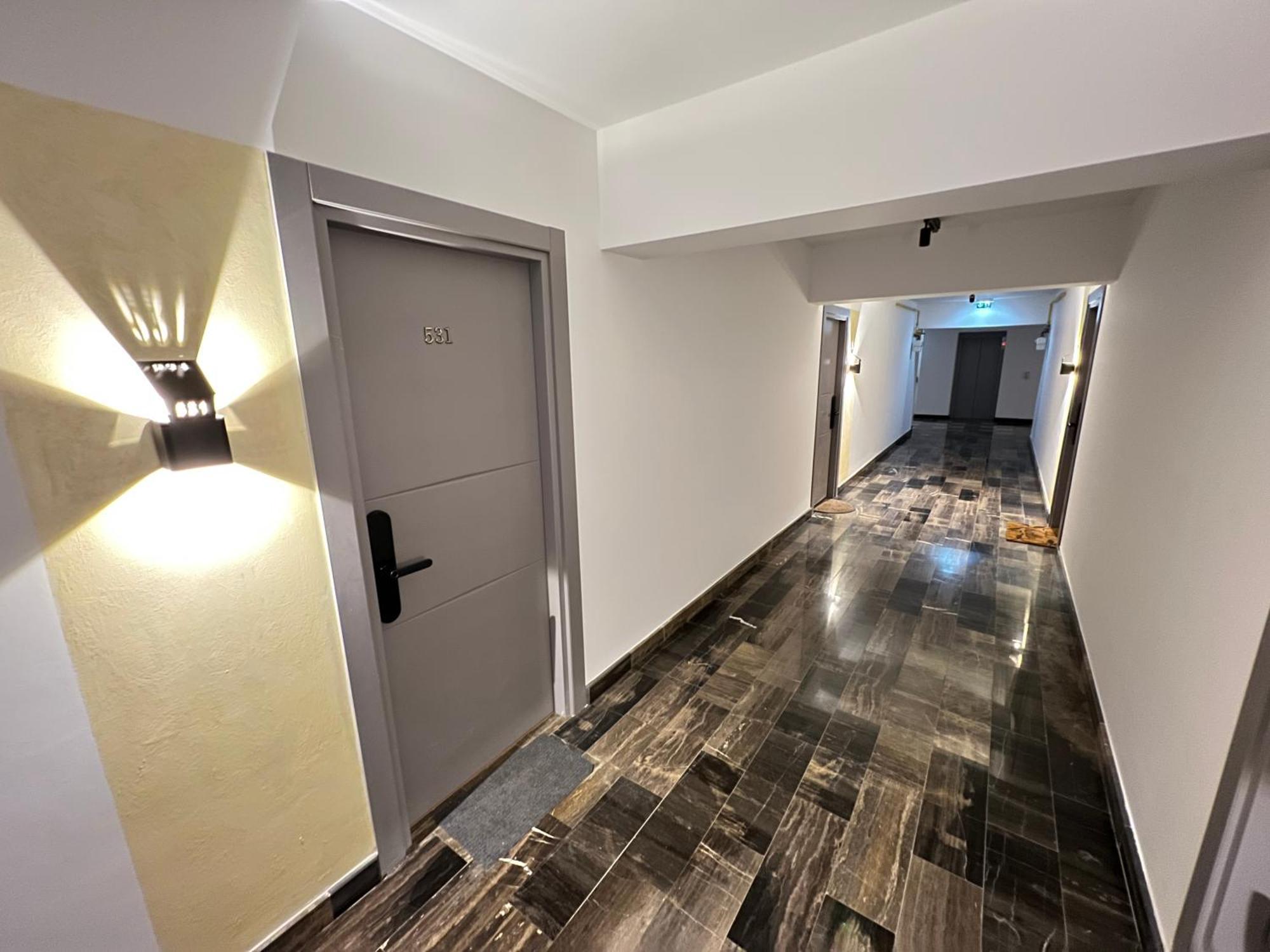 Airport Flyhub Chic Apartment Ясси Екстер'єр фото